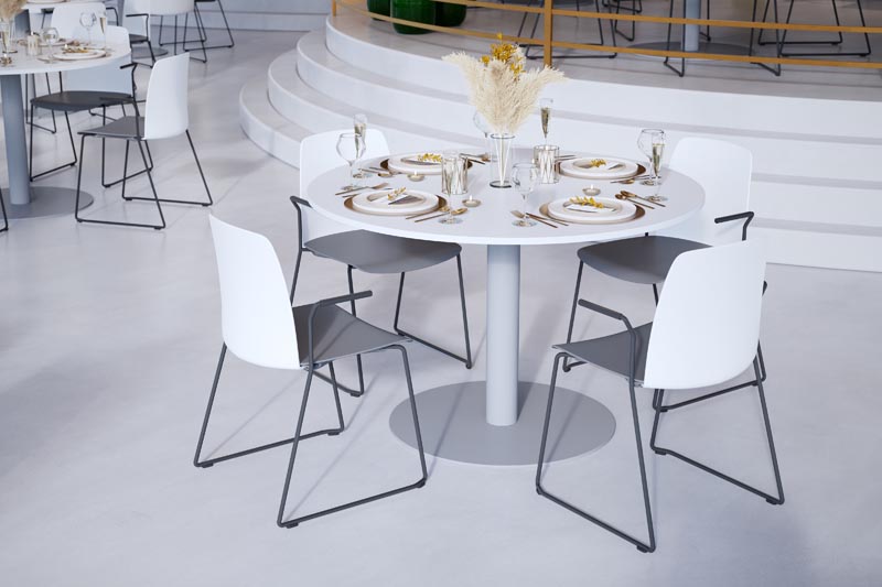 WhiteBack_Black-Seat_-Armrest-11